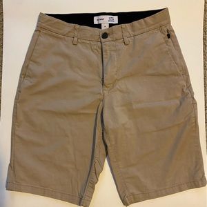 Old Navy, Mens ultimate tech slim khaki shorts, 28